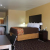 Отель Express Inn & Suites - Bush Airport, фото 4
