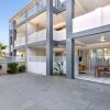 Отель Shoal Bay Beach Apartments, 6/2 Shoal Bay Road, фото 17