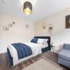 Отель Spacious Double Bed With Sofa Bed In Isleworth TW7 в Лондоне