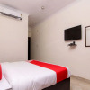 Отель OYO 12085 The Greentown Inn, фото 15