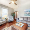 Отель Seahorse Cove - Close to the Beach w Hot Tub, фото 1