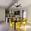 Отель Stellar By Avantstay Modern Artist's Loft in Old Town w/ Patio, фото 26
