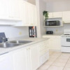 Отель 2BR Condo in Heart of Uptown Coffee Wifi, фото 4