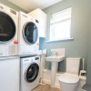 Отель Comfortable 5 Bedroom Detached House With Parking, фото 2