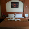 Отель Presley Guesthouse Patong в Кату