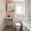 Отель The Walworth Hideout - Elegant 2bdr Flat, фото 7