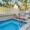 Отель Gorgeous Beverly Hills/Weho - 2BR/Bath - 2 Free Parking Spots! (BW-1), фото 13