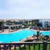 Отель Lovely Pool View 1 bed Apartment Block 6, фото 9