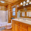 Отель Lucilles Creekside Hideaway, фото 15