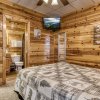 Отель The Wildlife Lodge - Great Location! Close To Tanger Outlets! 5 Bedroom Cabin by RedAwning, фото 13