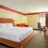 Отель La Quinta Inn & Suites by Wyndham Charlotte Airport North в Шарлотте