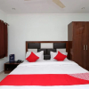 Отель OYO 12062 Paras Guest House, фото 4