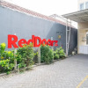 Отель RedDoorz Syariah near Suncity Mall Sidoarjo, фото 24