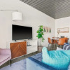 Отель Mid Main Lofts 5218 Playful Midcentury Studio Loft Midtown, фото 5