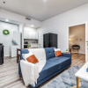 Отель Park Ave Townhome w/parking by CozySuites, фото 5