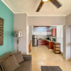 Отель Incredible 3 BR Penthouse w BBQ & Jacuzzi, фото 1