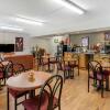 Отель Econo Lodge & Suites Southern Pines, фото 13