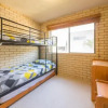 Отель Golden Shores Unit 3, 21 Landsborough Parade, фото 9