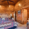 Отель The Great Outdoors - Two Bedroom Cabin, фото 3