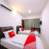 Отель OYO 89702 Md Hotel Masai, фото 15