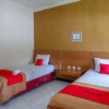 Отель RedDoorz near Balai Kota Batu 3, фото 13