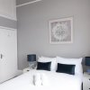 Отель Central Cheltenham, Regency Apartment with PARKING, Cavalier Suite - Sleeps 6, фото 3
