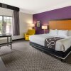 Отель La Quinta Inn & Suites by Wyndham Phoenix Scottsdale, фото 30