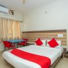 Отель LG Residency by OYO Rooms, фото 3