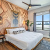 Отель Luxury Downtown Home w Rooftop Deck in the Skyline, фото 18