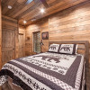 Отель The Gathering Place 3 Bedroom Cabin by Redawning, фото 23