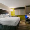 Отель Holiday Inn Express & Suites Burlington, an IHG Hotel, фото 5