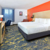Отель La Quinta Inn & Suites by Wyndham Dallas - Las Colinas, фото 6