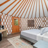Отель Ot 3515e Texas Yurt Haus: 5 Yurts! 5 Bedroom Cabin by RedAwning, фото 8
