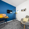 Отель 7 bedroom house ENSUITE Rooms, fully equipped kitchen, free WIFI, TVs in all rooms CITY CENTRE CLOSE, фото 13