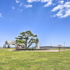 Отель Charming Hampton Home < 2 Mi to Buckroe Beach, фото 17