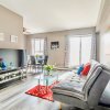 Отель Cozy 1 King BR Apt With Netflix - Prime Location, фото 4