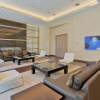 Отель Whitehall Suites - Yonge/Eglinton, фото 2