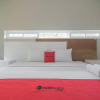 Отель RedDoorz Resort Syariah @ Idelansia Homestay Ciater, фото 33
