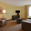 Отель Candlewood Suites St. Clairsville, an IHG Hotel, фото 3