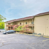 Отель Pet-friendly Lake Ozark Escape w/ Shared Pool, фото 1