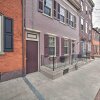 Отель Lancaster Townhome: Walk to Central Market!, фото 1