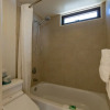 Отель Beautifully Renovated 32nd Floor Deluxe Ocean View Waikiki Condo by Koko Resort Vacation Rentals, фото 9