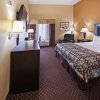 Отель La Quinta Inn & Suites by Wyndham Alvin, фото 34