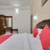 Отель OYO 26837 Hotel White House, фото 19