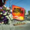 Отель Dunes Motel в Бэнде