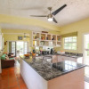 Отель Aqua Bliss 3 Bedroom Home в Хоултауне