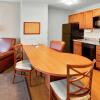 Отель Candlewood Suites HAZLETON, an IHG Hotel, фото 12