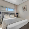 Отель Sanders Crystal - Darling 2-bdr Apt w Balcony, фото 5