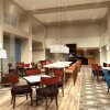 Отель Hampton Inn & Suites by Hilton Edmonton/West в Эдмонтоне