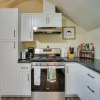 Отель Avalon Cottage < Half-mi to Beaches & Crescent Ave, фото 6